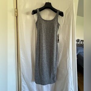 Vuori NWOT halo essential dress size S